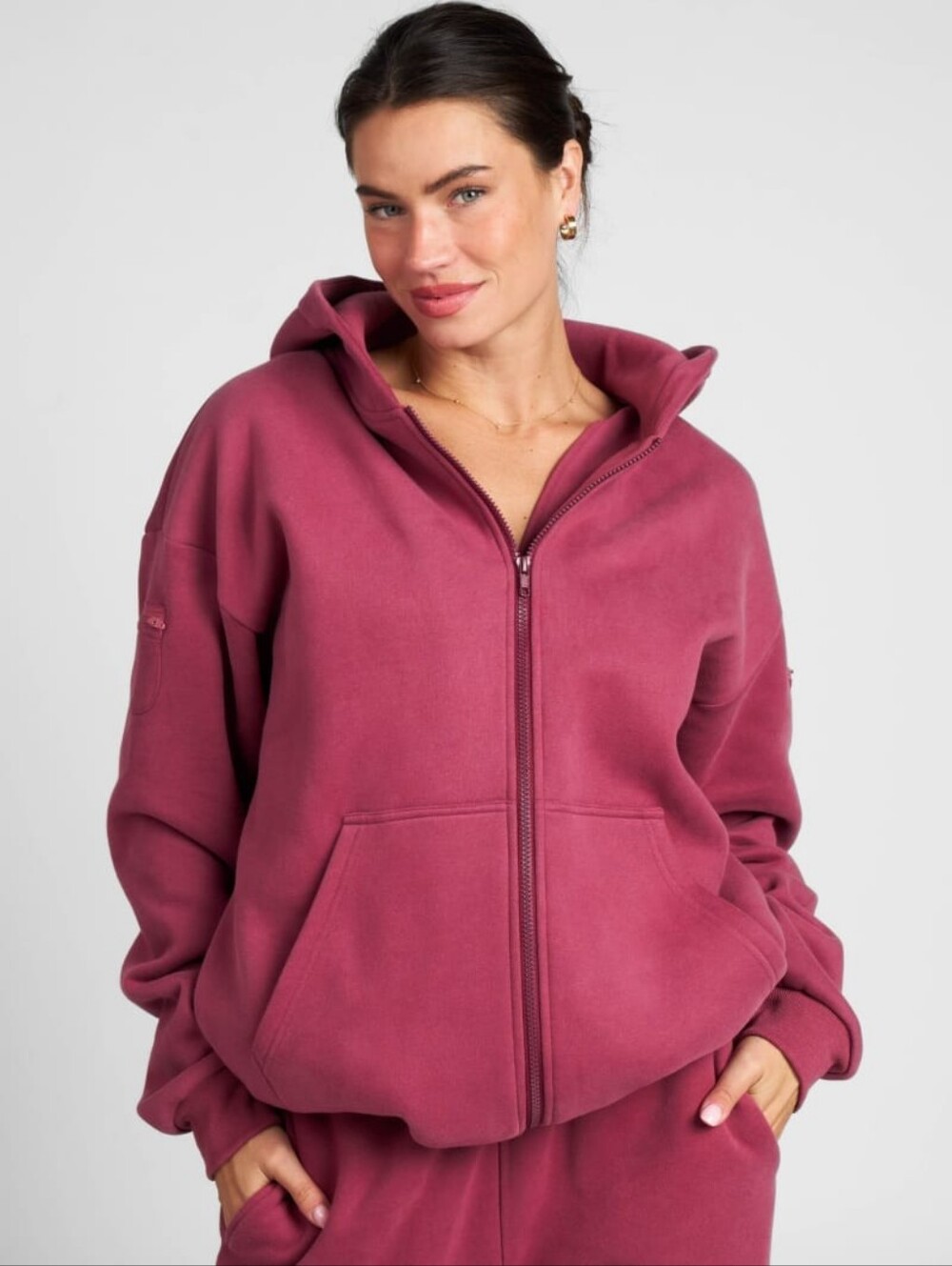 Comfrt Travel Essentials Zip Hoodie in Berry sz MEDIUM